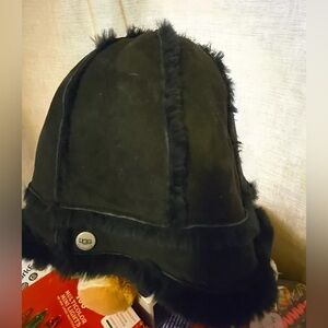 UGG Shearling Sheepskin Bucket Hat OS Excellent Condition Black